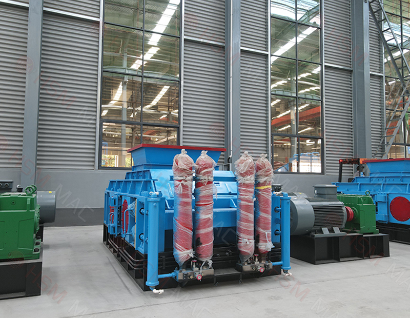 四川眉山1080液壓對輥制砂機米石回料制砂現(xiàn)場